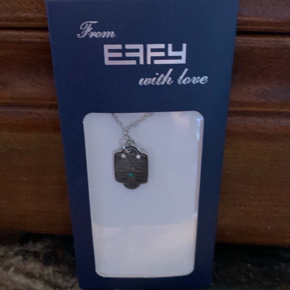 Effy Necklace charm / 
Shopping at Sea. Green stone & Celebrity cardholder.